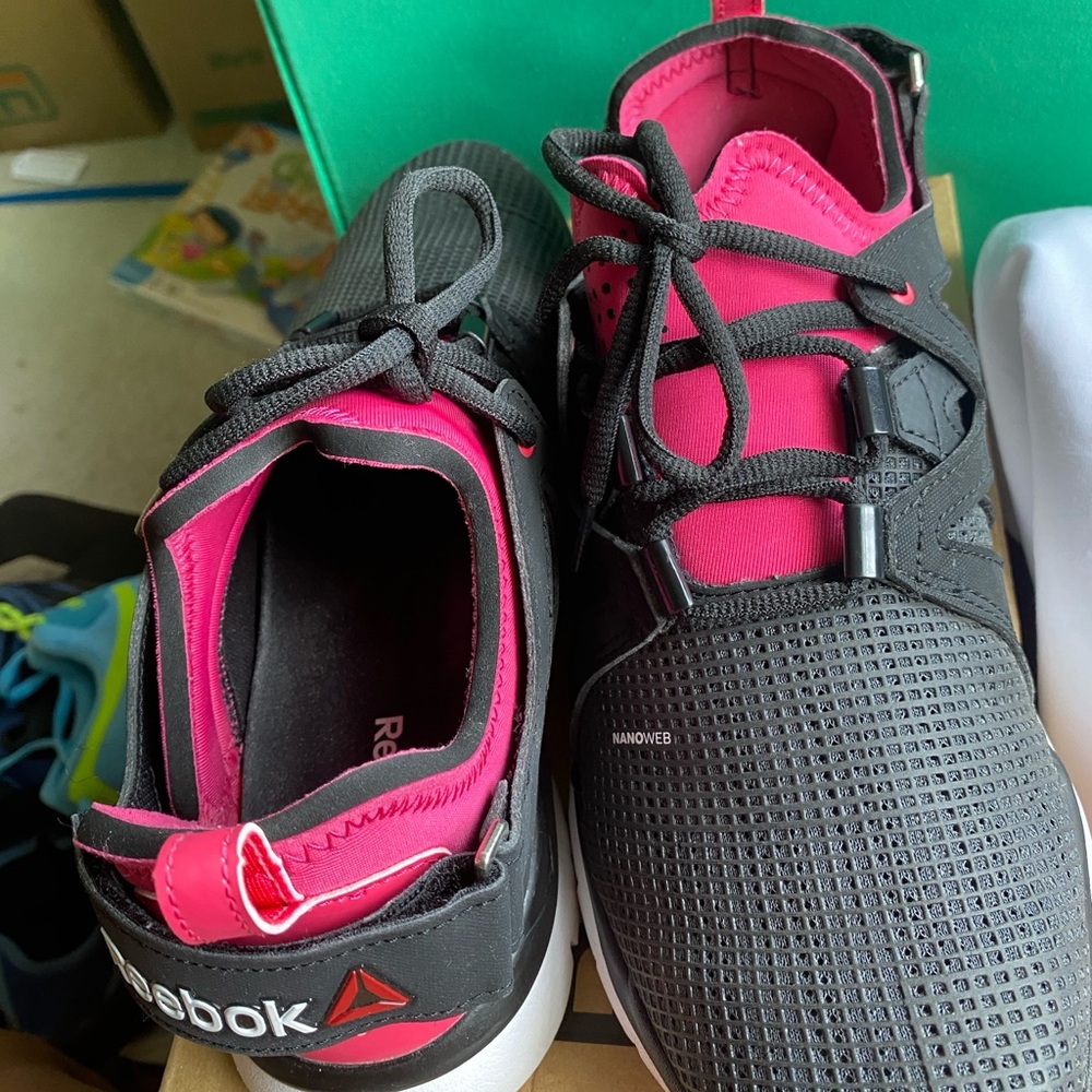 Black Reebok 8.5 - Picture 3 of 6